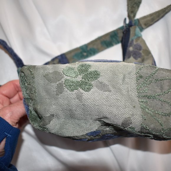 Brocaded Crossbody bag - Picture 7 of 8